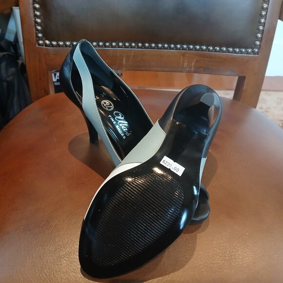 Lovely leather pumps . New and unworn. - Picture 4 of 6